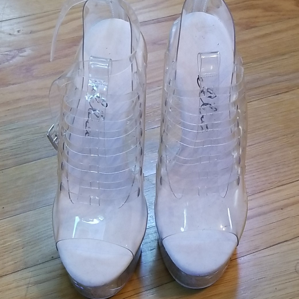 Heels - Picture 2 of 3